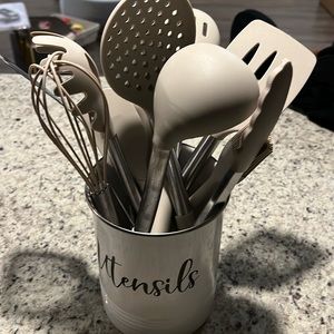 11 piece Utensils w/ Utensils Cup